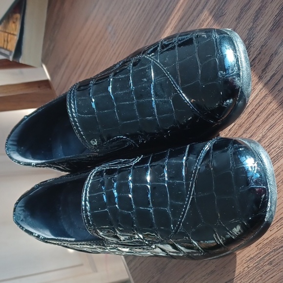 Clarks Womens Patent Leather Croc Embossed Slip On Loafers Comfort  Size 7.5 - Picture 1 of 5